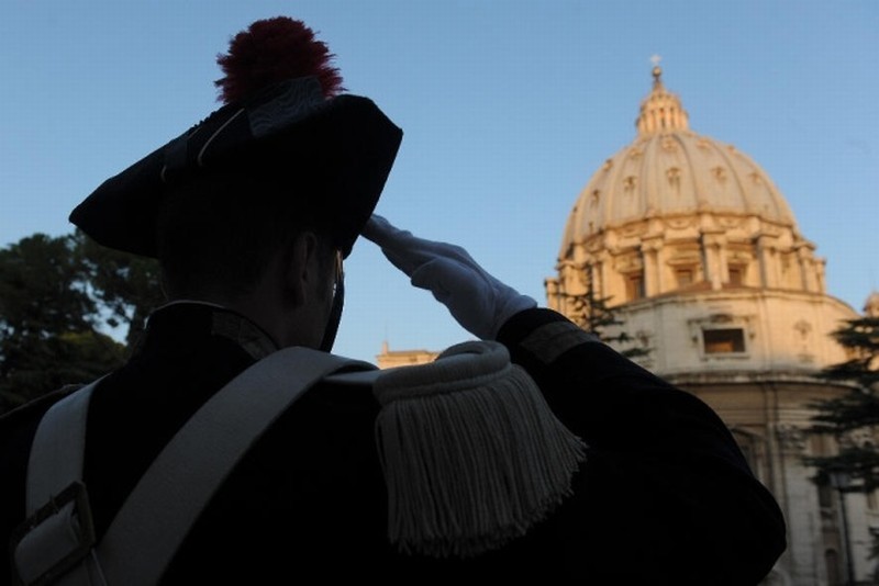 LA GENDARMERÍA VATICANA: ÁNGELES CUSTODIOS DE LA SANTA SEDE Invest GV Saludandofotowebvaticano
